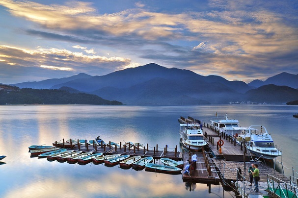 Hồ Nhật Nguyệt 